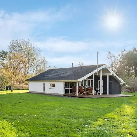 Holiday home Dagna - 200m From The Sea In Sealand By Interhome Tjorneholm