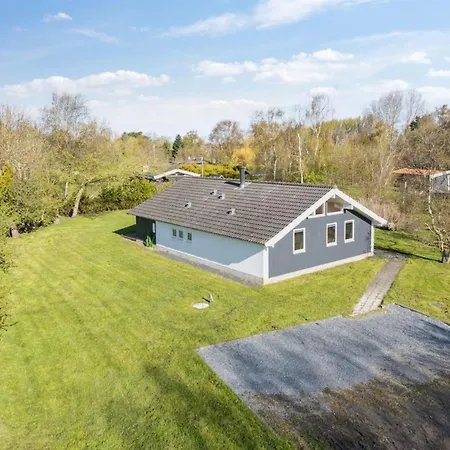 Dagna - 200m From The Sea By Interhome *