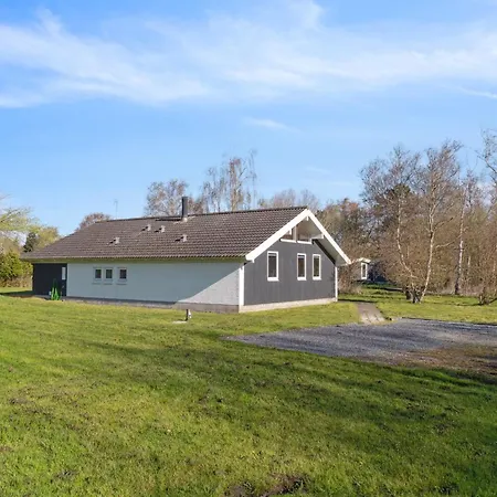 Dagna - 200m From The Sea By Interhome